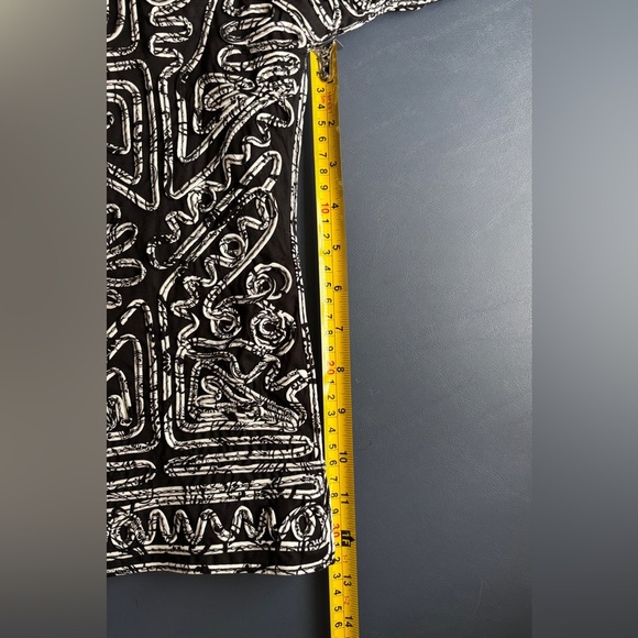 Black and White Appliqued Patterned Jacket Sz M 3/4 Sleeve SKU 11 - Picture 10 of 13